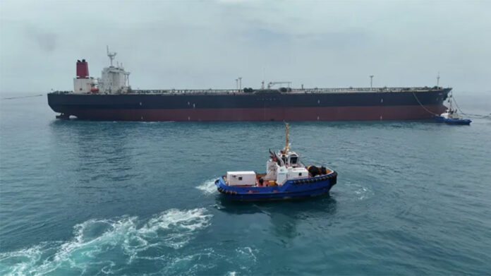 Boat-at-Strait-of-Homurz